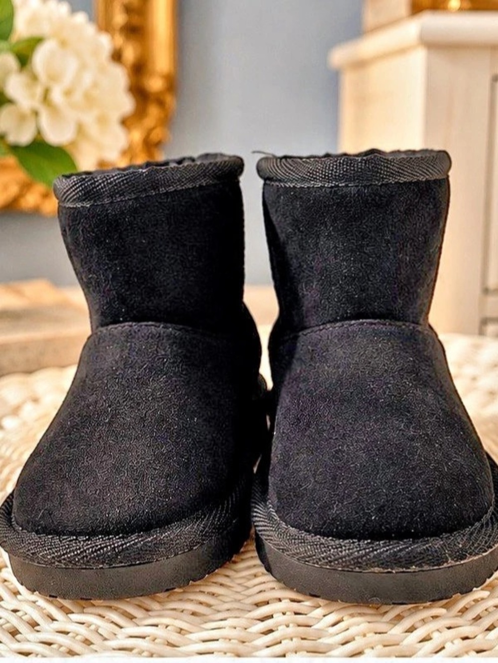 🖤 The Children’s Place Black Cozy Boots – Toddler Size 6